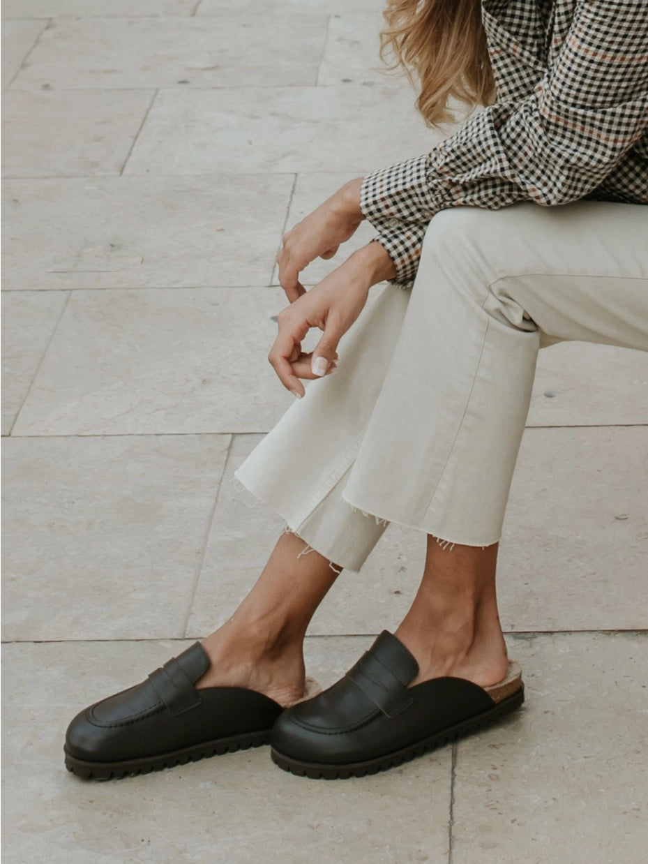 Lois Sheepskin Dark Brown Unisex Head Clogs